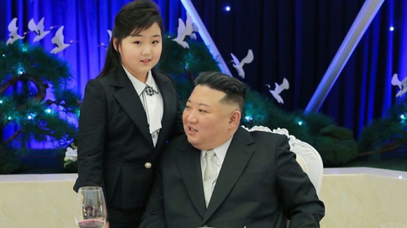 Fiica lui Kim Jong-un ar avea un frate sau o soră mai mică, potrivit serviciilor de informaţii sud-coreene