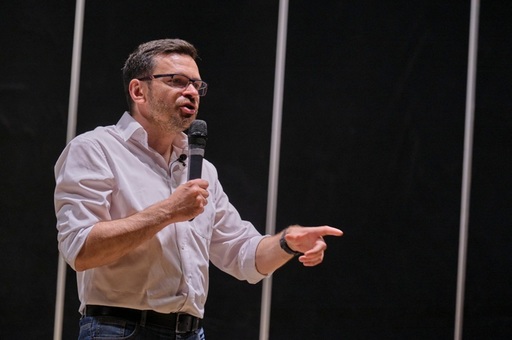 Opozantul rus în exil la Berlin Ilia Iaşin le cere ”ruşilor care se opun Războiului” din Ucraina să voteze împotriva lui Putin în alegerile legislative de la 20 septembrie, la ”prânzul păcii”. El a înfiinţat Partidul Rusia Paşnică şi speră să preia puterea după război