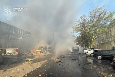 Cel puţin trei morţi şi 34 de răniţi în Ucraina, într-un atac rus la un centru comercial, ”în plină zi, în timp ce străzile erau pline”, denunţă ministrul ucrainean de Interne Ivan Vîghivski