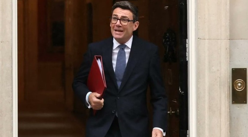 Burnham apără în Parlament sancţiunile impuse coloniştilor israelieni din Cisiordania, după ce Israelul închide Consulatul britanic din Ierusalimul de Est şi acuză Regatul Unit de amestec în alegerile legislative