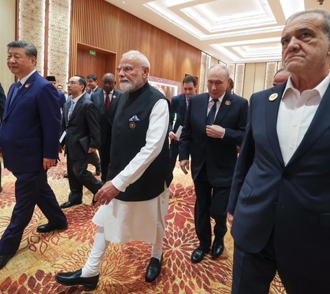 Summit BRICS: Xi Jinping încearcă să-l câştige de partea sa pe liderul indian. Într-un test al unităţii, ţările au reuşit să adopte o declaraţie comună în care îndeamnă la „maximă reţinere” în conflictul din Orientul Mijlociu 
