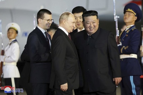 Kim Jong Un califică războiul Rusiei drept „sacru” şi promite sprijin continuu pentru Moscova

