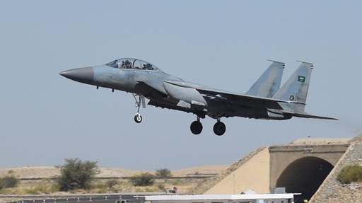 Huthi anunţă că au doborât un avion saudit de vânătoare de tip F-15 în provincia Marib, cu o rachetă sol-aer de fabricaţie locală. Ei acuză Arabia Saudită de sute de atacuri în Yemen