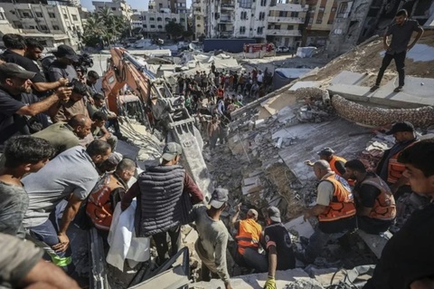 Bilanţul surpării blocului de şase etaje în oraşul Gaza creşte la 20 de morţi, inclusiv cinci copii. Zeci de persoane date în continuare dispărute sub dărâmături