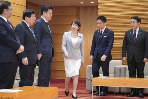 Premierul japonez Sanae Takaichi îşi remaniază Guvernul, dar îşi păstrează principalii miniştri