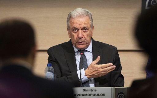 Parlamentul elen ridică imunitatea unui fost comisar european în contextul anchetei „Qatargate”