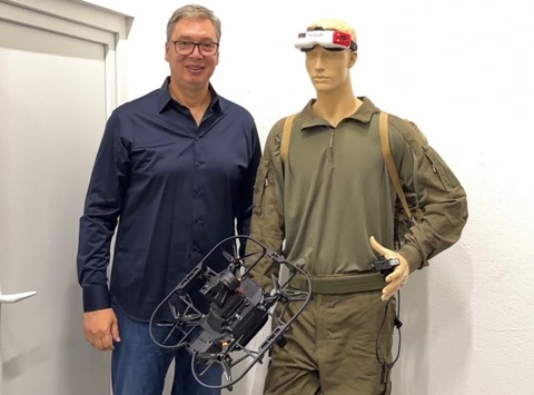 Serbia deschide o fabrică de drone în colaborare cu o întreprindere israeliană, anunţă pe Instagram Aleksandăr Vucici, fără să dezvăluie locul şi numele întreprinderii. Balkan Investigative Reporting Network şi Haaretz dezvăluie că este vorba despre Elbit