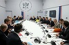 ”Natura agresivităţii şi ameninţărilor ruse în Europa s-a schimbat”, avertizează Emmanuel Macron. Rusia ”greşeşte” dacă va continua ”să acţioneze în acest fel”. Atacuri hibride ruseşti ”nu vor rămâne fără răspuns”