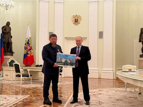 Alegeri în Rusia: Ramzan Kadîrov a fost reales lider al Ceceniei cu aproape 100% din voturi, în timp ce partidul lui Putin înregistrează un scor mai bun decât înainte de război. Rata de participare - fără precedent din 2003. Cine este noua elită a Rusiei