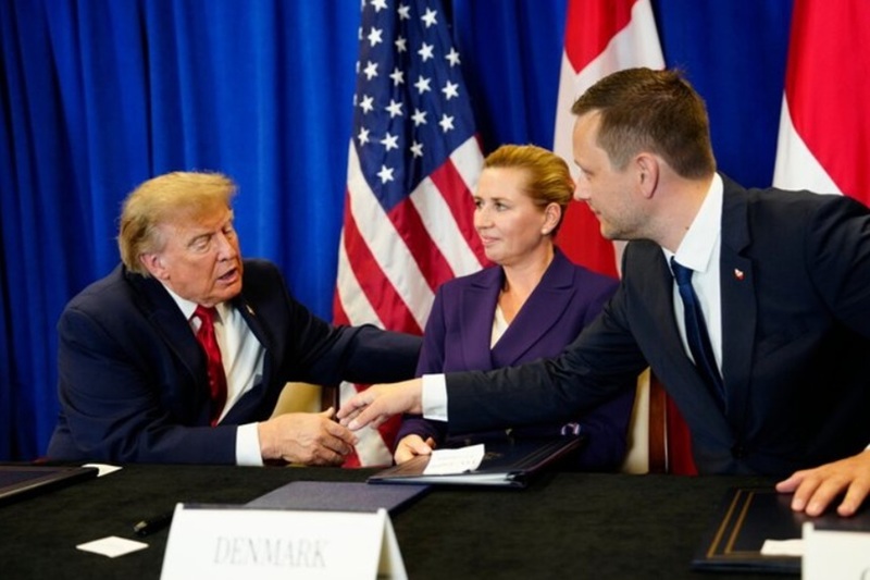 Trump semnează, în marja Adunării Generale a ONU, Acordul de securitate cu Danemarca şi Groenlanda ”Două baze militare foarte mari” urmează să fie construite la Narsarsuaq, în sud, şi la Mestersvig, pe coasta de est Costa salută ”un pas pozitiv înainte”