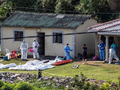 Unsprezece persoane, inclusiv o femeie însărcinată, ucise şi trei rănite în estul Africii de Sud, într-un atac armat într-o casă, la Durban