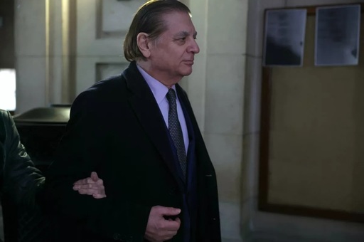 Paul de România, refugiat în Franţa, denunţă la Curtea de Apel de la Paris o ”persecuţie” şi se opune predării sale Bucureştiului. Hotărârea, la 4 noiembrie