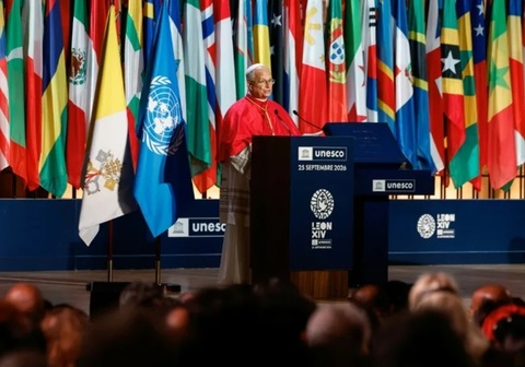 Papa Leon al XIV-lea cere, la UNESCO, ca tinerii să fie protejaţi de inteligenţa artificială şi tehnologiile digitale