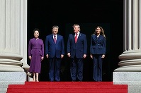 UPDATE-Trump şi Xi îşi încheie summitul în faţa textelor fondatoare ale democraţiei americane