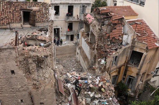 Şase morţi în surparea unui imobil, în urma unei explozii, în cartierul turistic Plaka, la Atena