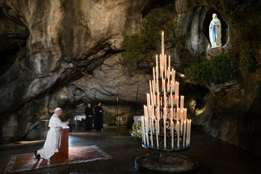 Leon al XIV-lea s-a rugat în Grota de la Lourdes ca Franţa să aibă ”lideri înţelepţi şi generoşi”, ”pregătiţi să se sacrifice”