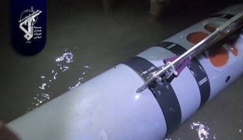 Gardienii  Revoluţiei anunţă că au ”confiscat” o dronă submarină de tip Remus 600 ”aparţinând armatei teroriste americane”, care ”opera în Strâmtoarea Ormuz în scopuri de spionaj”