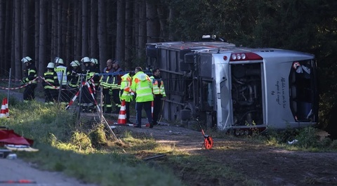 Doi morţi şi opt răniţi grav în Bavaria, în urma răsturnării unui autocar cu 50 de turişti filipinezi la bord, în drum către Oktoberfest, la Munchen