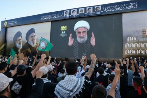 Israelul nu a putut ”să spargă rezistenţa” Hezbollahului, afirmă Naim Qassem în faţa a zeci de mii de persoane adunate la Mausoleul lui Hassan Nasrallah, la comemorarea a doi ani de la asasinarea fostului lider al formaţiunii