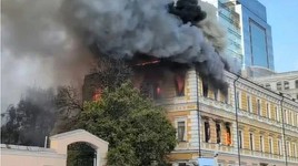 Academia de Ştiinţe din centrul Kievului, avariată în urma unui atac cu drone ruseşti în plină zi. Lovituri masive în întreaga Ucraină, soldate cu cel puţin cinci morţi. Rusia anunţă că a lovit nave de marfă şi infrastructura de telecomunicaţii din Kiev