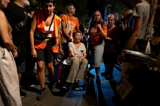 Pensionara expulzată după creşterea chiriei cu 275%, la originea unui protest naţional în criza locuinţelor, urmează să se întoarcă în apartamentul în care a trăit 70 de ani, în cartierul înstărit Retiro, la Madrid, în urma unui acord cu societatea imobiliară proprietară