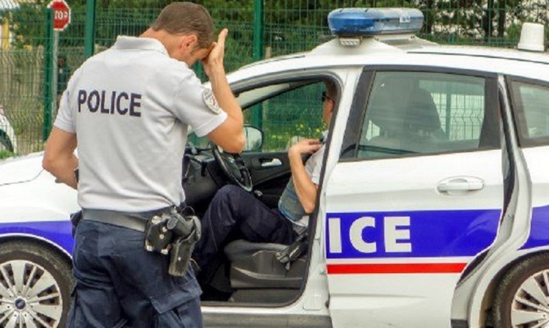 Peste 400 de persoane, reținute pe fondul protestelor studențești care au degenerat în violențe în toată Franța