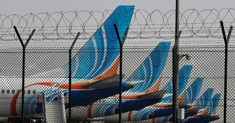 Un avion al companiei low-cost din EAU FlyDubai cu destinaţia Tel Aviv aterizează de urgenţă în Arabia Saudită în urma unui ”incident” în zbor. Presa israeliană dezvăluie o bătaie între piloţi. Avioane israeliene de vânătoare, desfăşurate