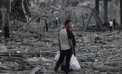 Cel puţin cinci morţi şi 13 răniţi în nord-vestul oraşului Gaza, într-un atac aerian israelian care ţintit un vihicul, anunţă Spitalul Al-Shifa