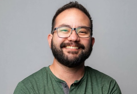 Directorul rubricii de ”jocuri” a New York Times, Jonathan McKinsey, un bărbat transsexual, împuşcat în apropiere de San Francisco, cu o săptămână înaintea unei audieri de divorţ. Socrii săi, arestaţi