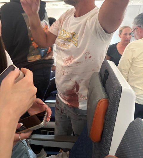 Netanyahu anunţă că un pilot al zborului flydubai care a aterizat de urgenţă a fost arestat. El susţine că a încercat să-şi înjunghieze colegul şi că voia să prăbuşească avionul care avea destinaţia Tel Aviv