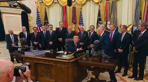 Seulul anunţă că nu a luat ”nicio decizie” de investiţie, după ce Trump anunţă un proiect americano-sud-coreean de gaze naturale lichefiate în Alaska. Trump a anunţat investiţii sud-coreene de 200 mld. $ în SUA în trei proiecte, inclusiv în Alaska