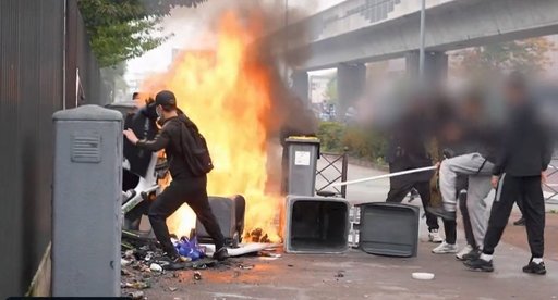 Noi ciocniri între elevi şi poliţie în Franţa, în timp ce protestele violente se extind în toată ţara. Ministrul justiţiei spune că părinţii ar trebui să plătească despăgubiri. Peste 5.000 de arestări au fost efectuate începând de luni