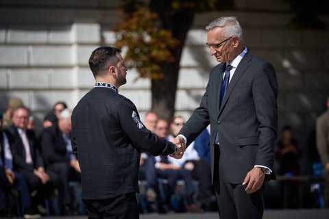 Germania se află în pericol de a intra într-un conflict violent cu Rusia. Ameninţarea este reală şi iminentă, avertizează şeful serviciilor de informaţii. În Ucraina sunt de aşteptat atacuri de o severitate fără precedent