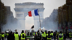 Zeci de mii de persoane sunt aşteptate la protestele din Paris, pe măsură ce sindicatele se alătură elevilor