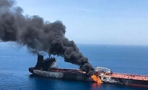 Un petrolier, atins de ”multiple proiectile” în largul Qatarului, semnalează mai multe victime