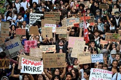 Peste 71.500 de manifestanţi în Franţa, 504 arestări şi 48 de poliţişti şi jandarmi răniţi la ziua de mobilizare a liceelor, anunţă Guvernul francez
