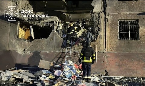 Cel puţin 11 morţi la Zaporojie, în urma unui atac rus care a lovit un bloc de locuinţe