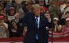 Donald Trump, criticat după ce i s-a văzut eticheta sacoului: Susţinătorul „America First” purta un costum ieftin al unui brand ce produce în Asia