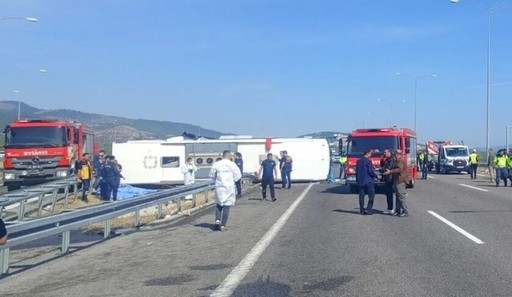 Cel puţin 11 morţi şi 27 de răniţi după ce un autocar s-a ciocnit cu un camion pe drumul dintre Bursa şi Izmir - FOTO