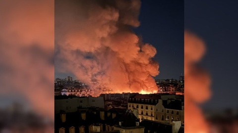 Piaţa Copiilor Roşii de la Paris, un monument istoric, devastată de un incendiu
