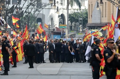 Regele Spaniei Felipe al VI-lea şi regina Letizia, primiţi de o mulţime entuziastă la Ceuta, într-o vizită sensibilă diplomatic