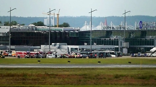 Trafic perturbat pe Aeroportul din Nürnberg de o ”urgenţă în zbor” şi de o posibilă dronă la sol