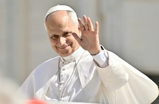 Papa Leon al XVI-lea a petrecut o noapte ”liniştită” după ce a fost operat de cancer pulmonar. A cerut să ia cina după operaţie