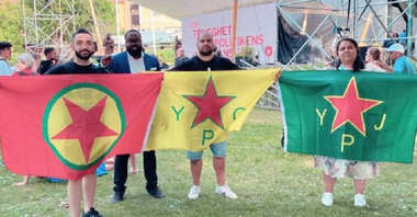 Premierul suedez Magdalena Andersson denunţă acţiunea unor deputaţi care pozează cu straguri PKK, YPG şi YPJ la o Şcoală de vară pe Insula Gotland; deputata Lorena Delgado Varas acuză Guvernul suedez de ipocrizie