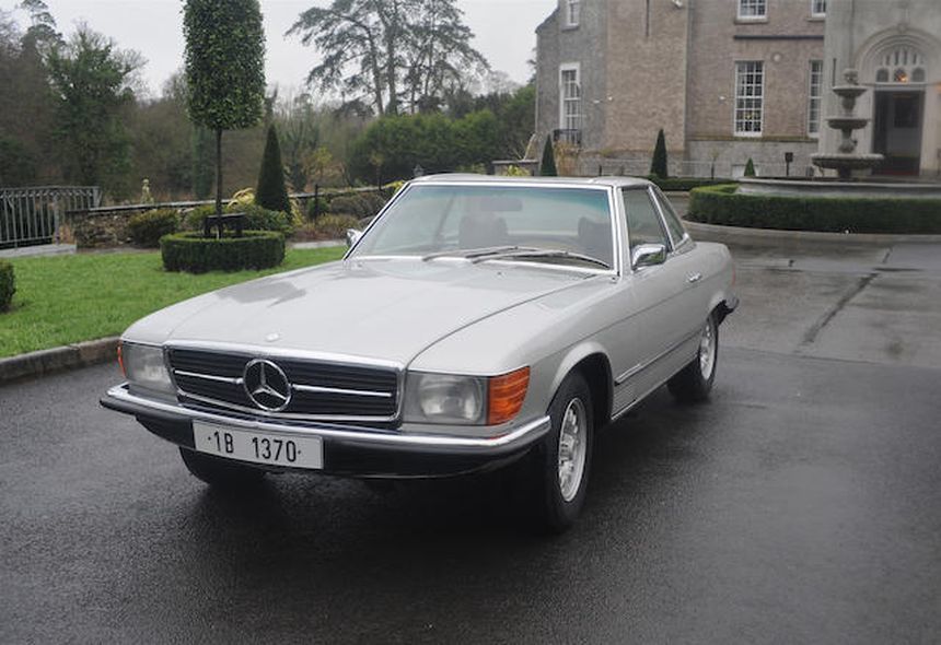 Autoturism Mercedes care i-a aparţinut lui Ceauşescu, scos la licitaţie; banii vor ajunge la o fundaţie din Galaţi. FOTO