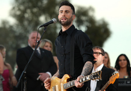 Adam Levine, solistul trupei Maroon 5, va deveni tată pentru prima dată, în 2016