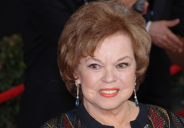 Un inel cu diamant albastru, care i-a aparţinut lui Shirley Temple, va fi scos la licitaţie. FOTO