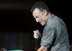 Bruce Springsteen a semnat scutirea de la şcoală a unui băiat de nouă ani care a fost la concertul lui din Los Angeles