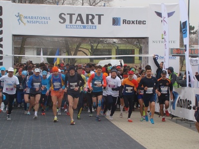 Peste 700 de persoane au luat startul la Maratonul Nisipului, de la Mamaia, număr dublu faţă de anul trecut
