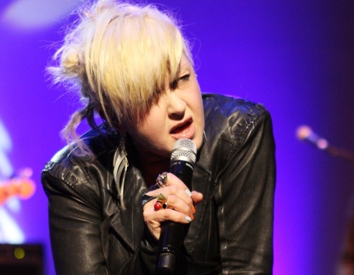 Cyndi Lauper va primi o stea pe Walk Fame din Hollywood, pe 11 aprilie